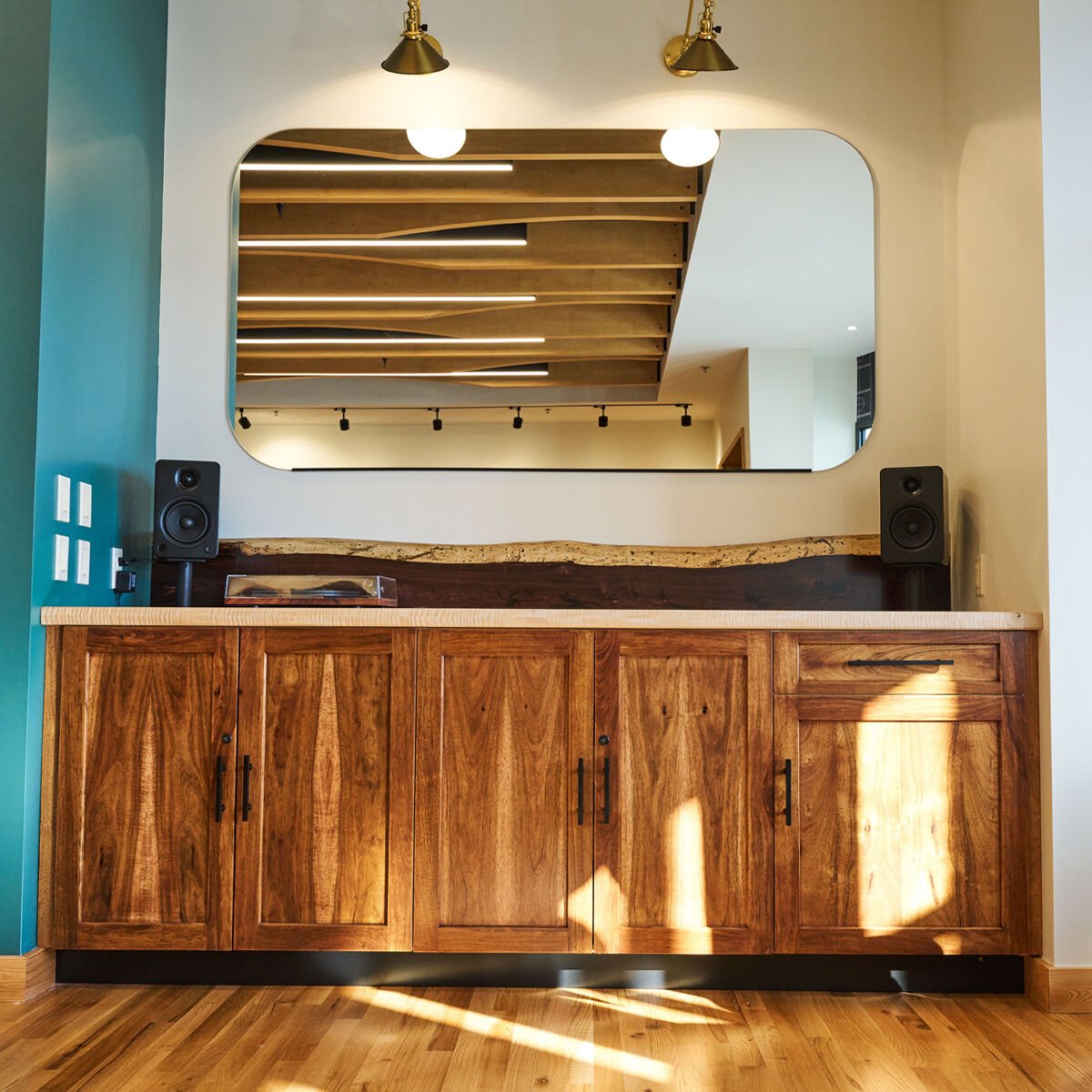 Image of a countertop with wooden floors